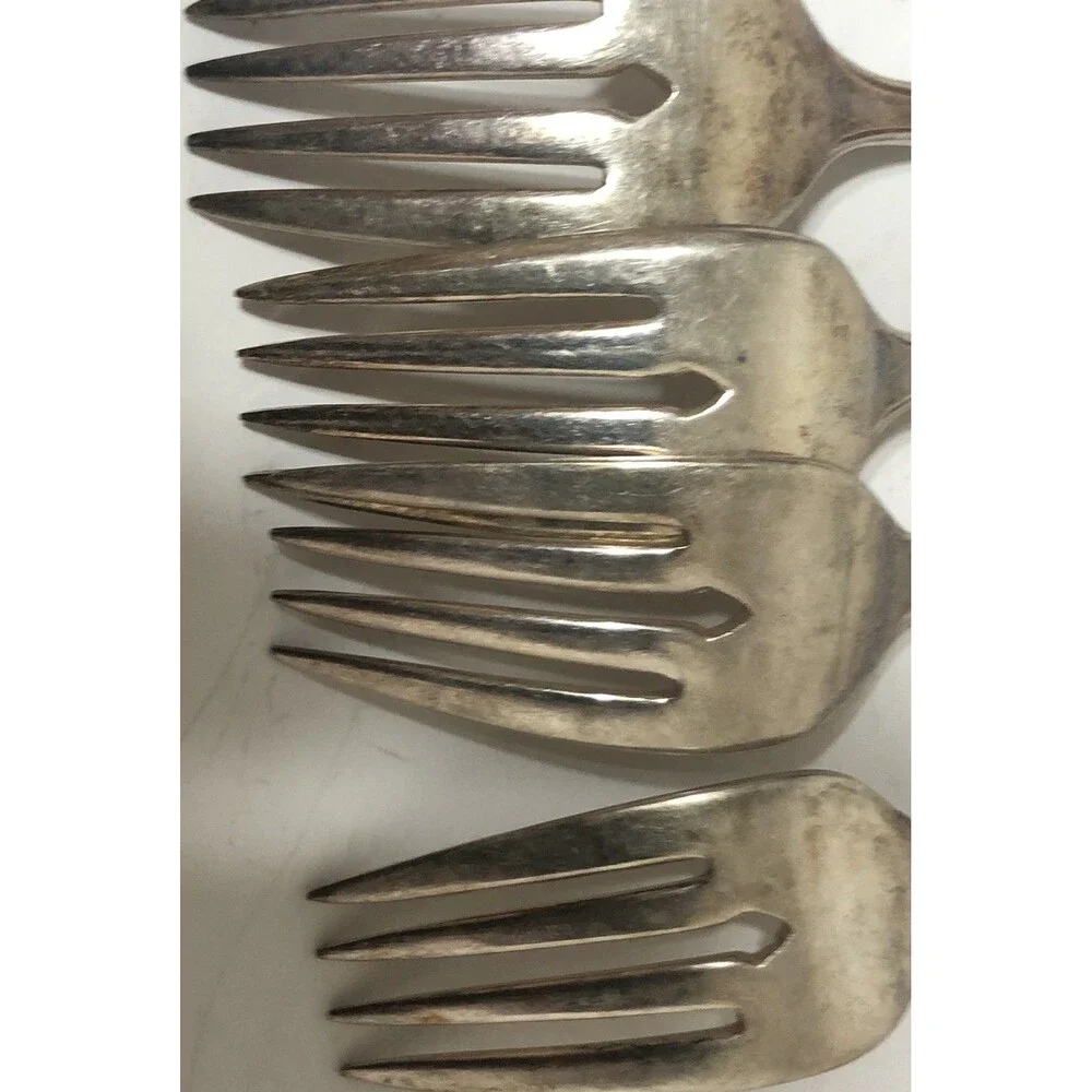 4 1847 Rodgers Bros Salad Forks 6 .75 “ First Love Silverplate